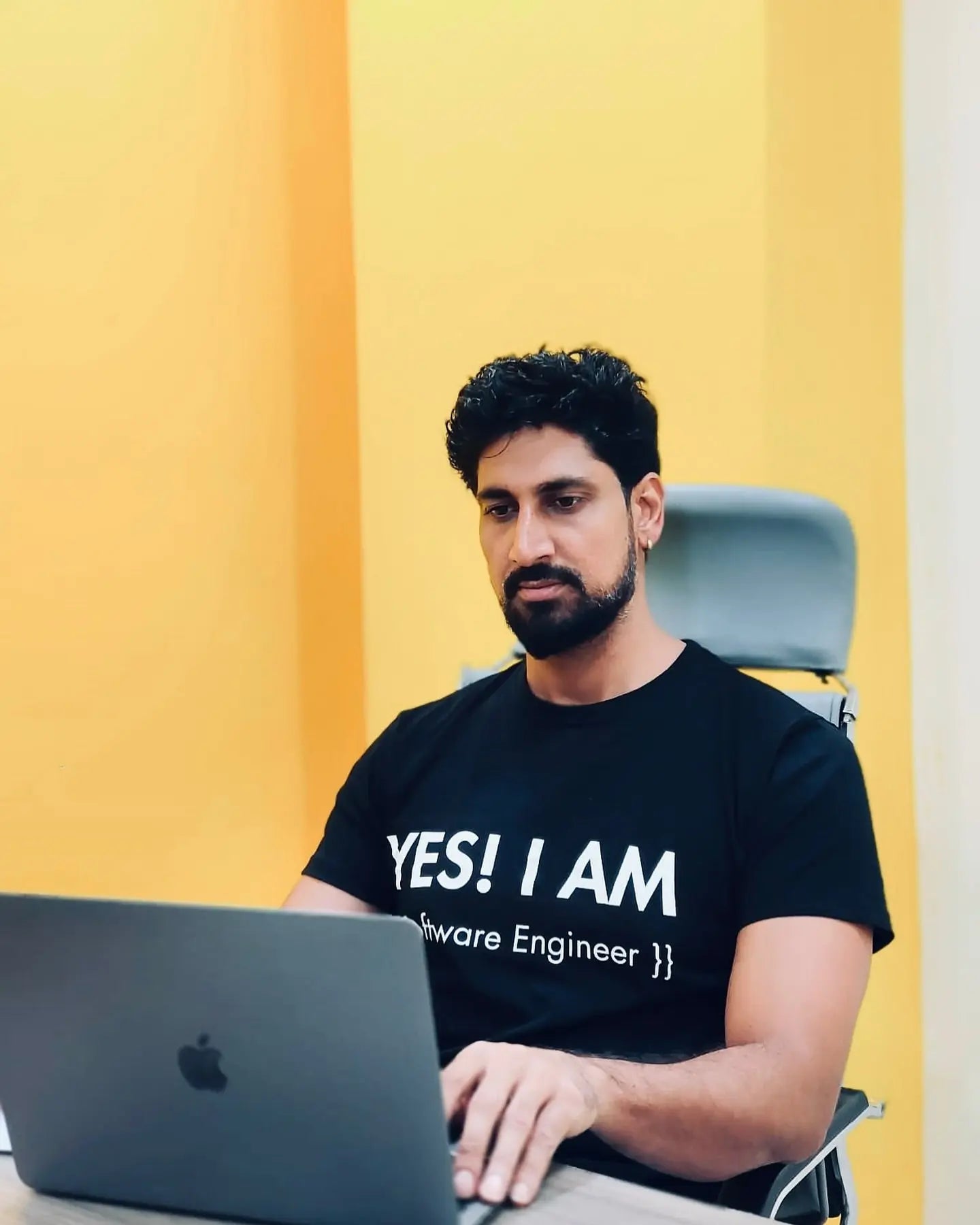 Yes! I am a Software Engineer - Unisex T-Shirt - Comfortable and Stylish DevHero India